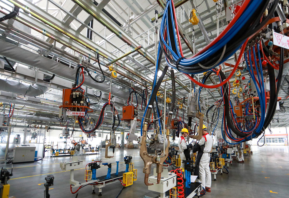 今天去参观了一家新能源汽车工厂。现在需要你就这件事来写一篇日志不小于500字