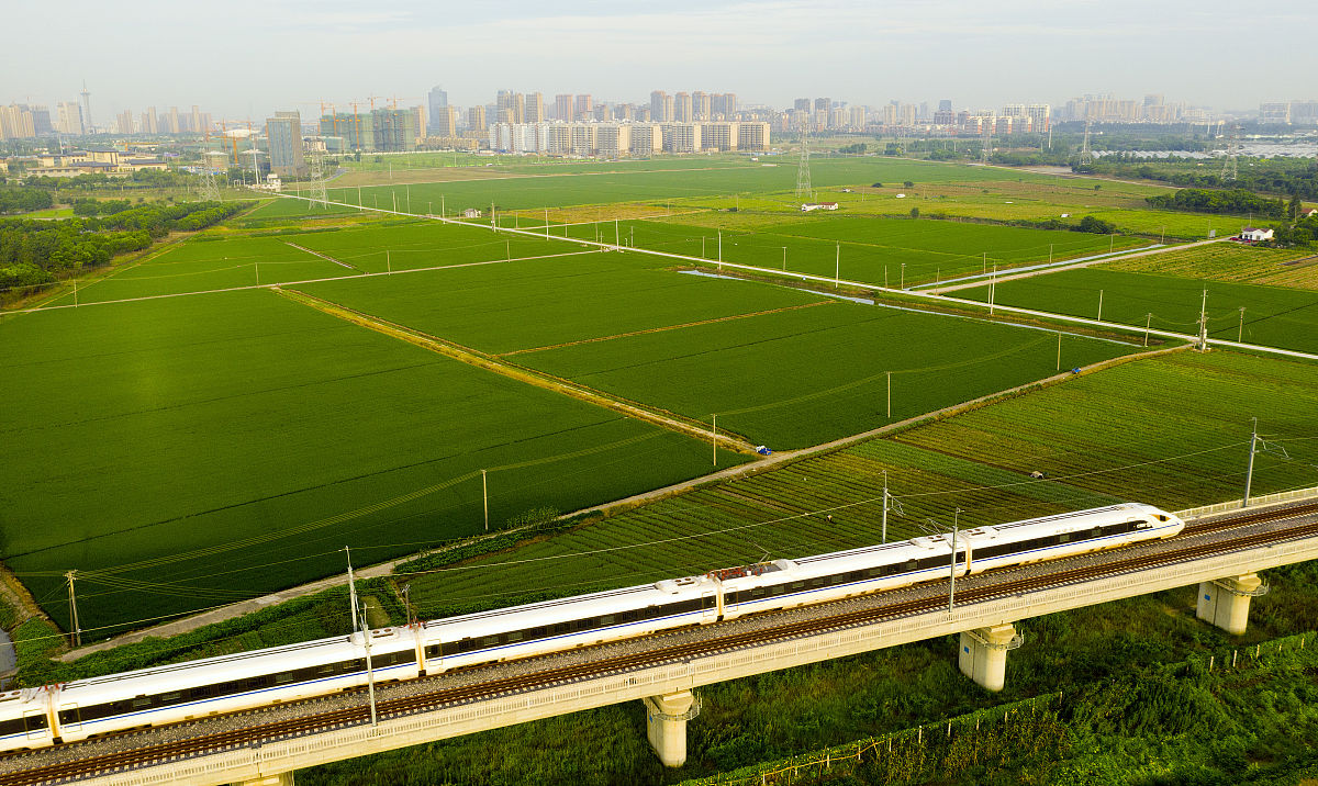 苏州到上海距离：80公里，1小时车程