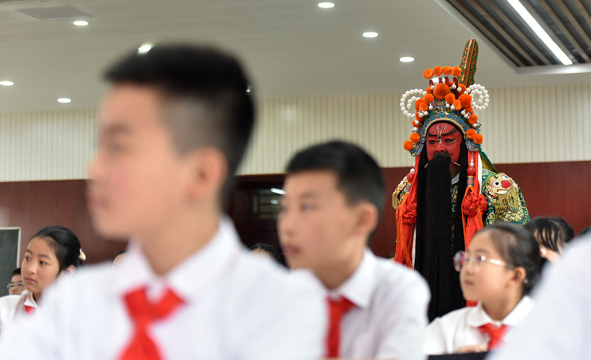 以下属于课堂教学效果测评的作用的是 。1A调控教学活动 B表达清晰易懂 C考虑教法 D应有助于启发学生的思维