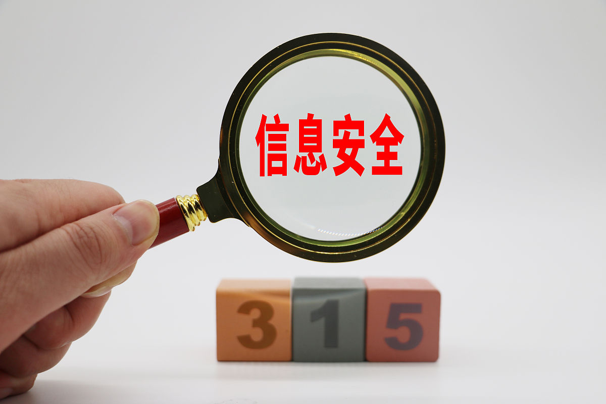 请帮我优化以下文章内容：随着信息化时代的到来保密工作的重要性愈发凸显。保密工作不仅关系到企业的安全稳定也直接关系到国家的安全利益。因此加强保密工作的建设和管理已经成为企业的重要任务之一。保密管理责任体系是保密工作的核心企业应当明确保密管理的责任和义务建立健全的保密管理责任体系。在公司中应当实行谁主管、谁负责的原则将保密工作纳入到各职能部门的日常管理中。作为游戏项目的建设运营团队业务部高度配合保密相