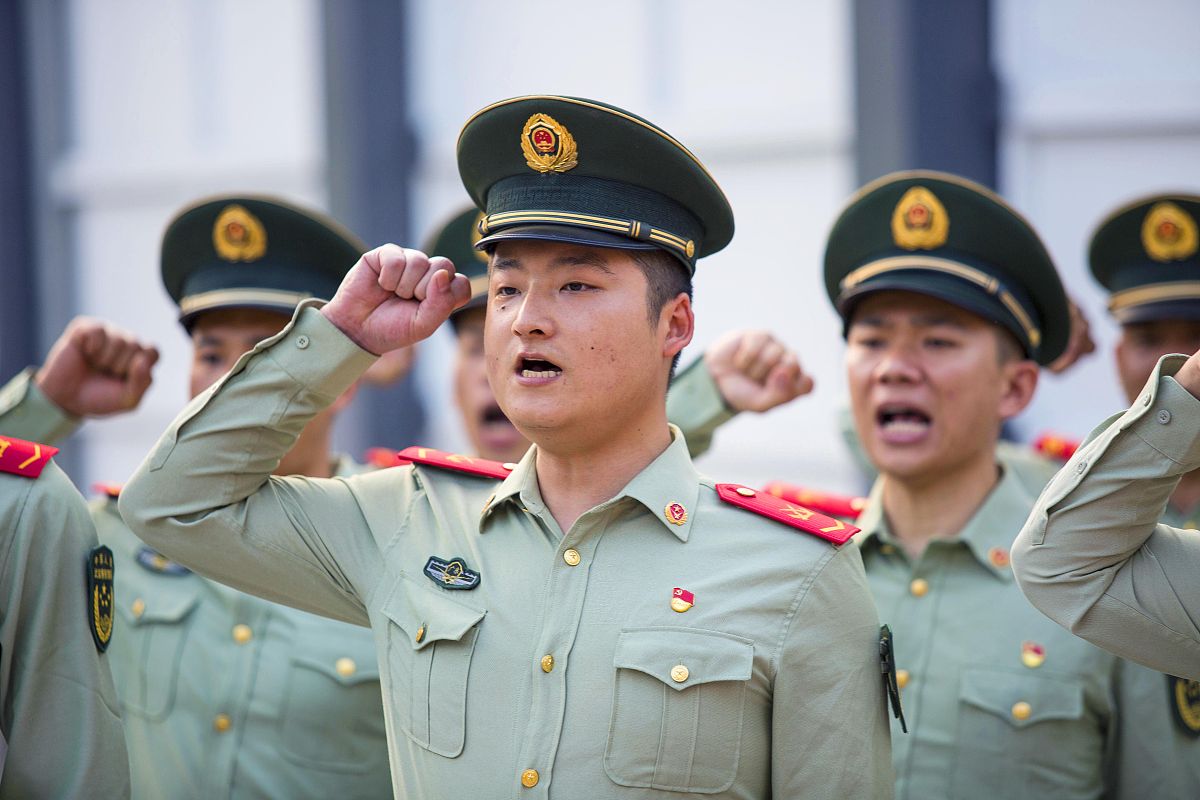 大学生入党申请书：个人优缺点总结及努力方向