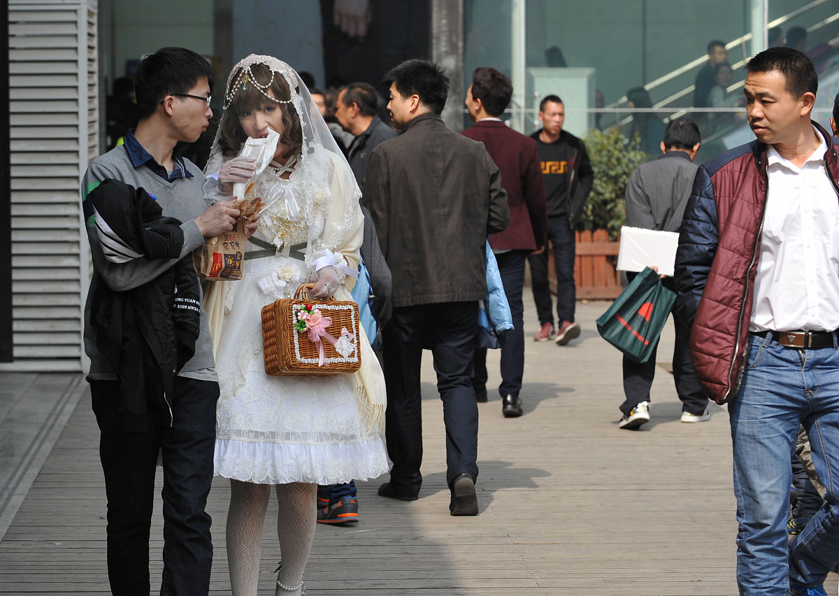 高中生委婉拒绝参加奶奶葬礼：如何向父亲解释？