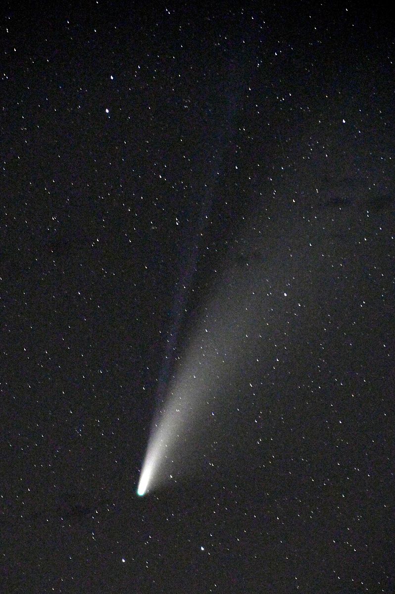 当地时间2020年7月18日,美国内华达州夜空出现neowise彗星.the comet 
