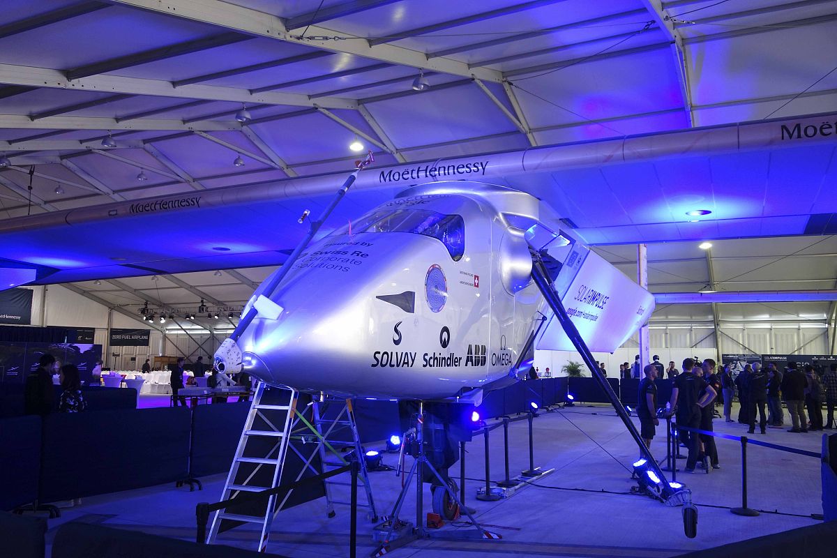 2015年4月22日,南京,阳光动力2号太阳能飞机举办新闻发布会.