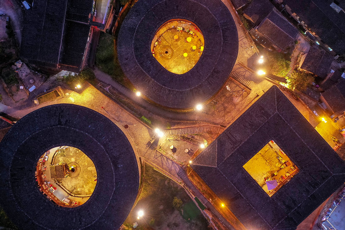 请帮我写1篇不少于800汉字的博客文章语言要幽默风趣。主题是：漳州在哪里属于哪个省