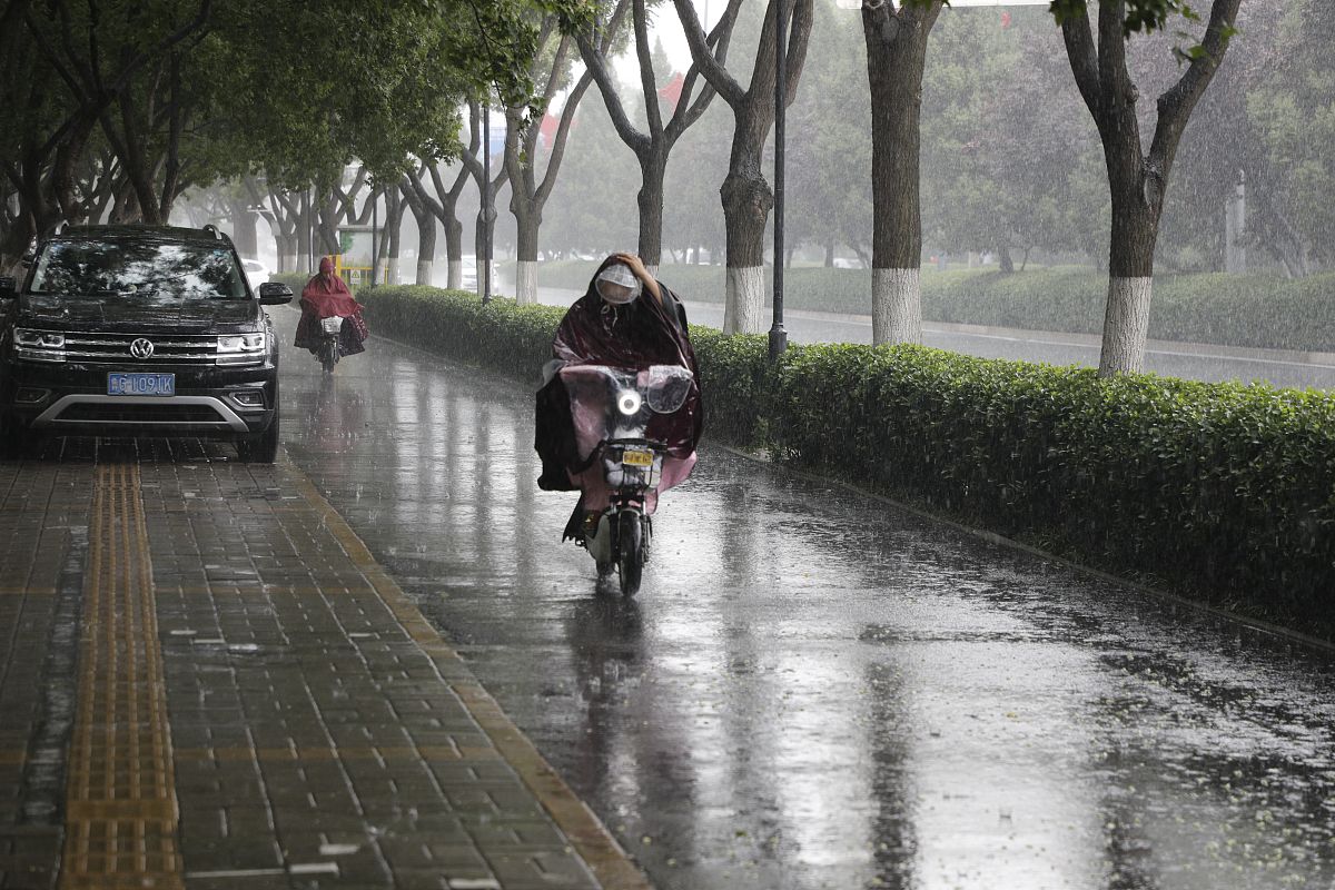 明日，天空将落下泪滴 | 鹰角文案告诉你下雨的消息
