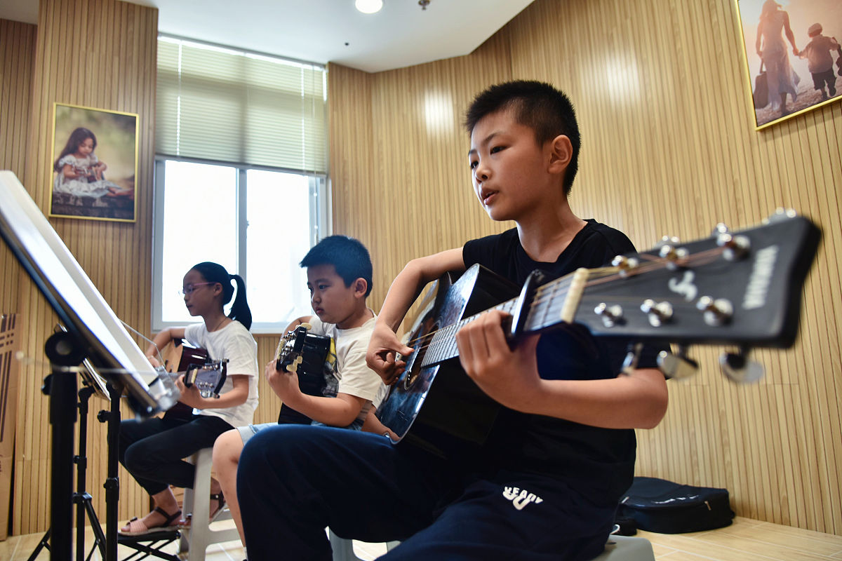 写一份关于免费课程培训的活动总结关键字：直播、乐器、免费、课程