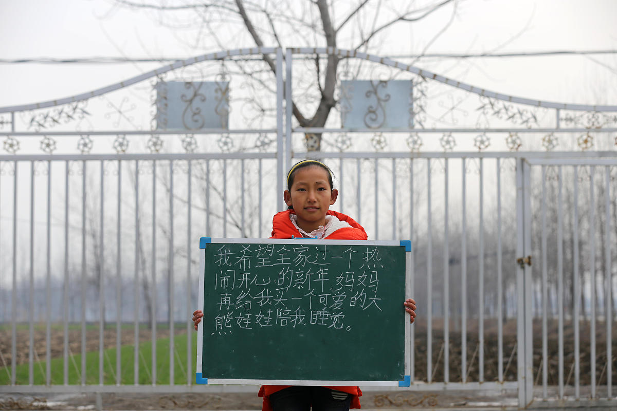 我老公爸过生日我发朋友圈苦您吃了无数累您受了一生为了儿女您奉献了青春年华。生日快乐!亲爱的爸爸您辛苦了!有一个同世评论你爸我认识怎么回复另一个孙女评论大指拇怎么去统一回复