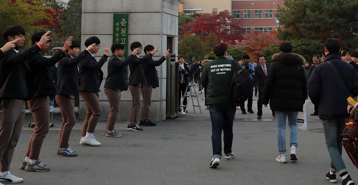 石家庄冀联医学院学生校服规定：校内穿校服，平时可自由着装