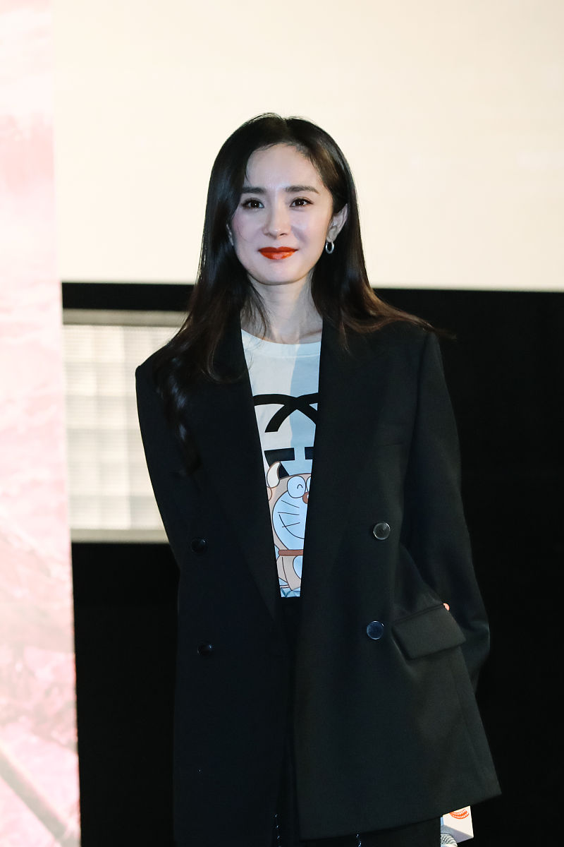 2021年2月25日,上海,杨幂现身《刺杀小说家》路演.杨幂