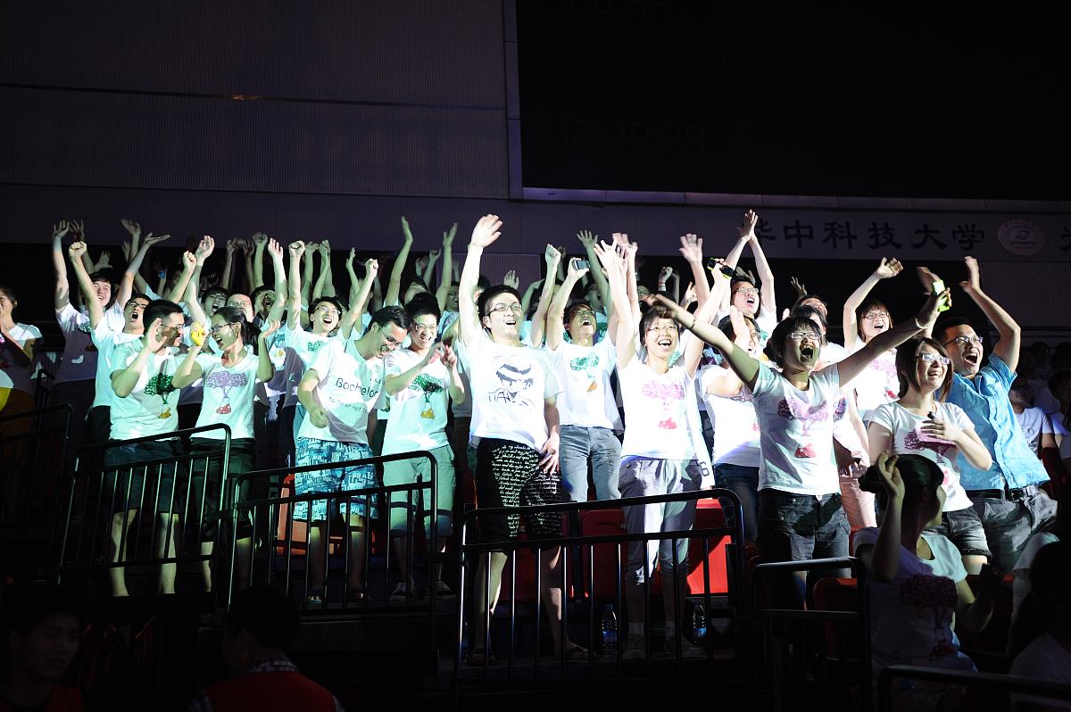 毕业季文艺晚会节目串词：相声、朗诵精彩演绎