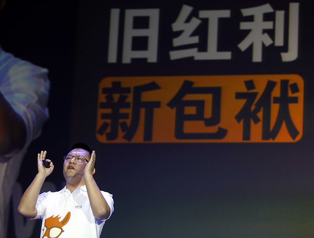 写一篇关于油水相对渗透率差异的克服过程中优化注水体系减小水相对渗透率的对策写成一段话的形式。