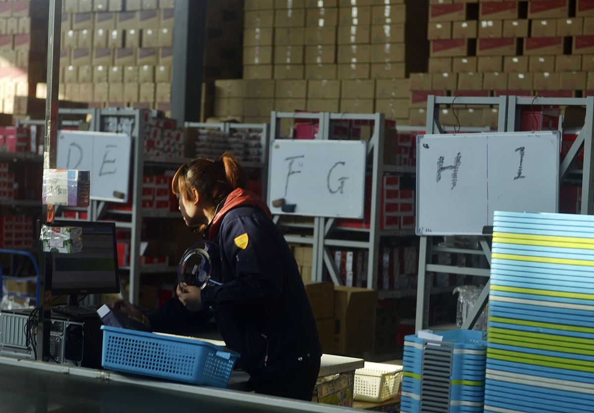 机坪库房岗位无人运行时备用人员的方案