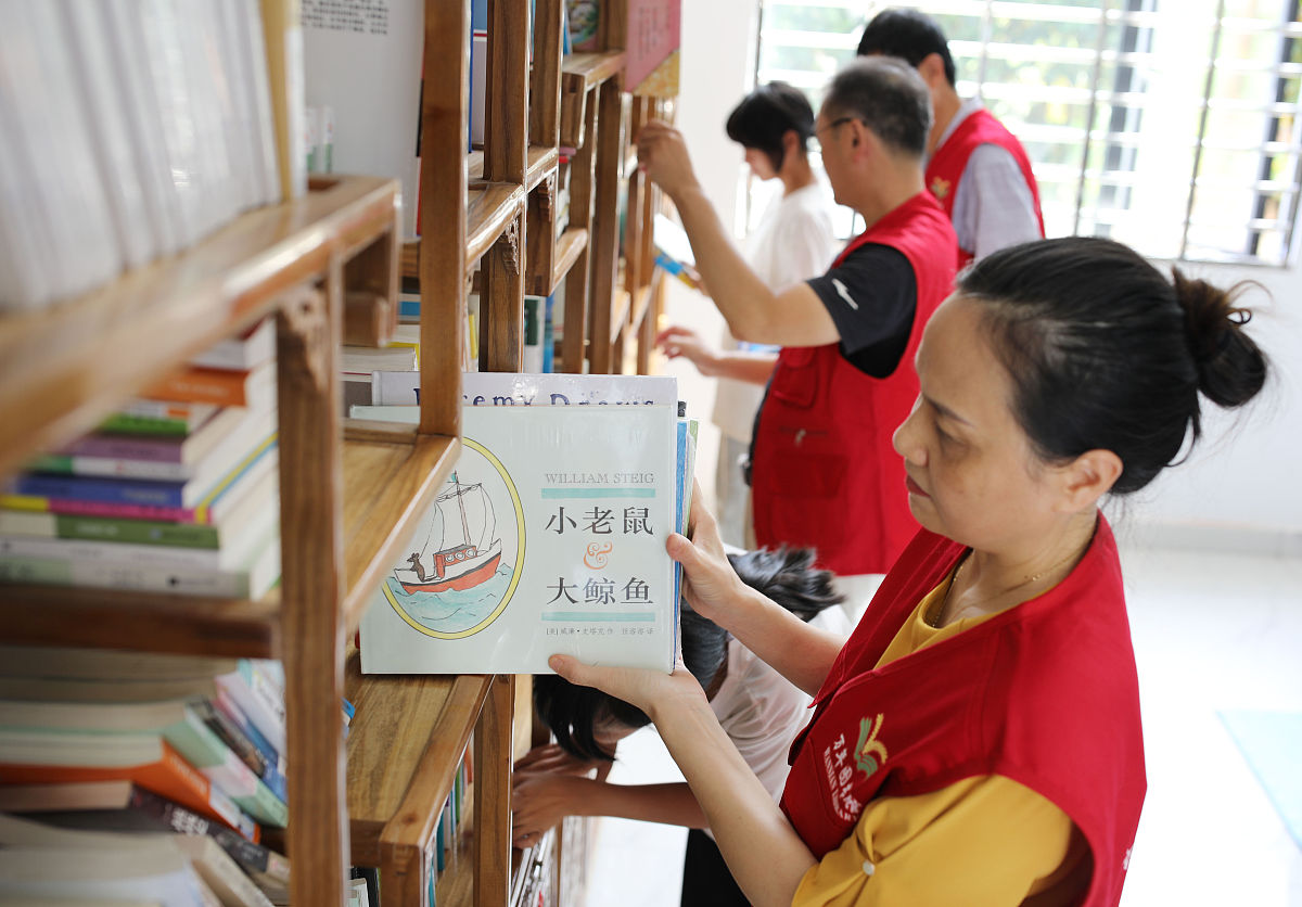 图书馆志愿服务活动圆满结束，XX名志愿者参与助力