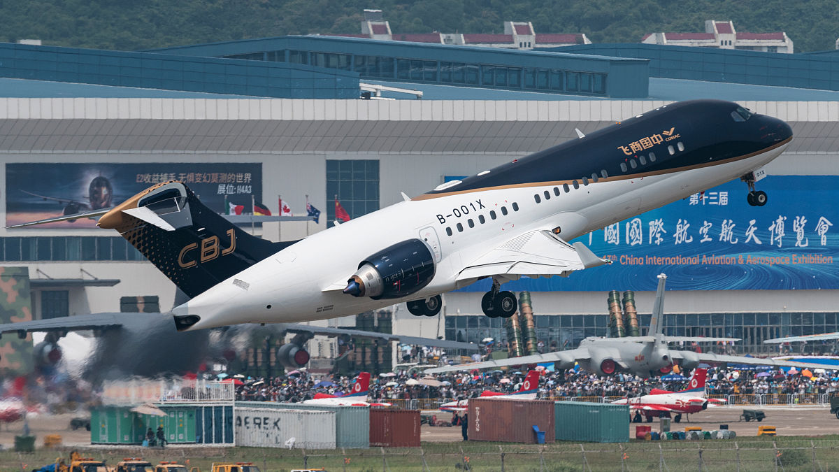 2021年遵义航空学校的报名严格吗