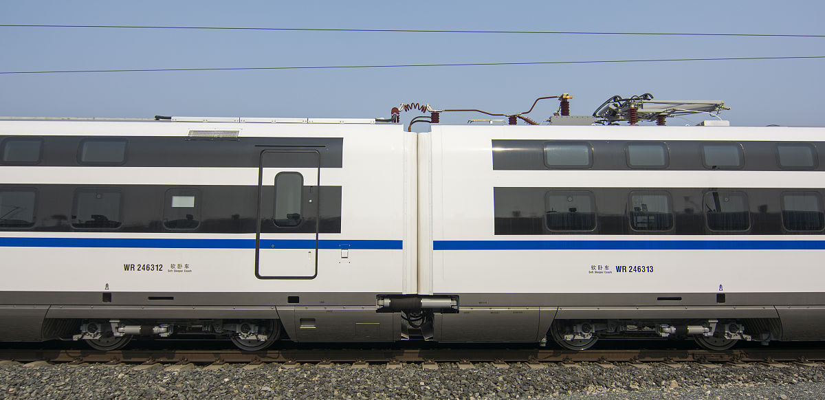 z715e(htcz715e手机的屏幕尺寸是多少)