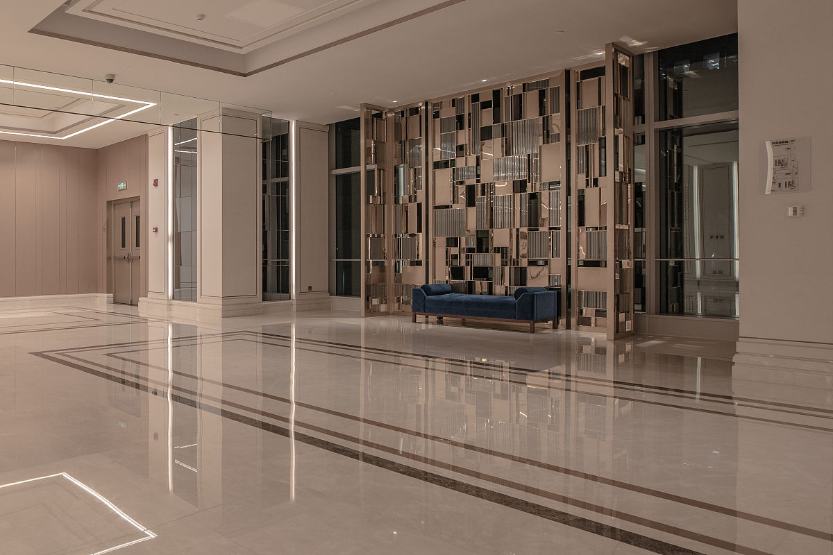 金属线条装饰案例：打造现代建筑的视觉焦点