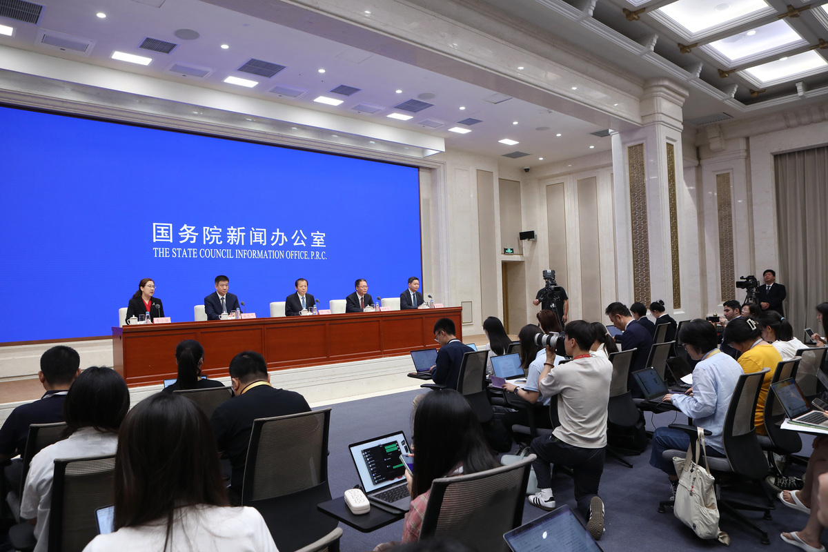 阐述：无锡市政府网络舆情预警监测应对能力不足导致舆情管理能力不足1000字