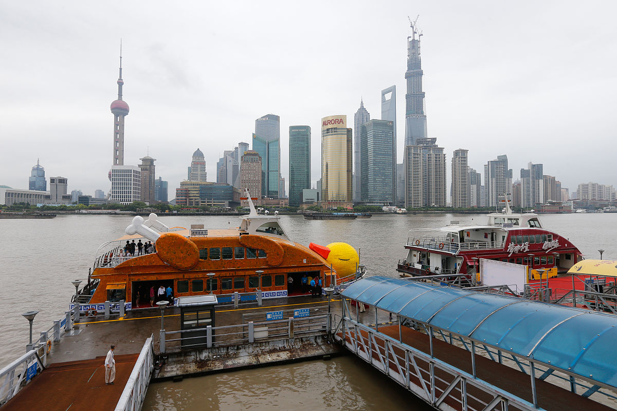写一份关于上海浦江游船当时天气是微微下雨时间为下午 写一份关于上海浦江游船当时天气是微微下雨时间为下午