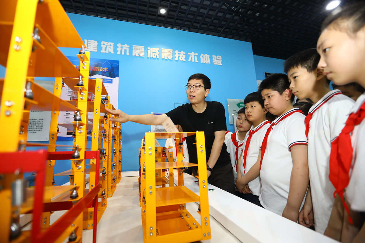 逸夫小学变4S店：汽修行业揭秘，创新与挑战并存