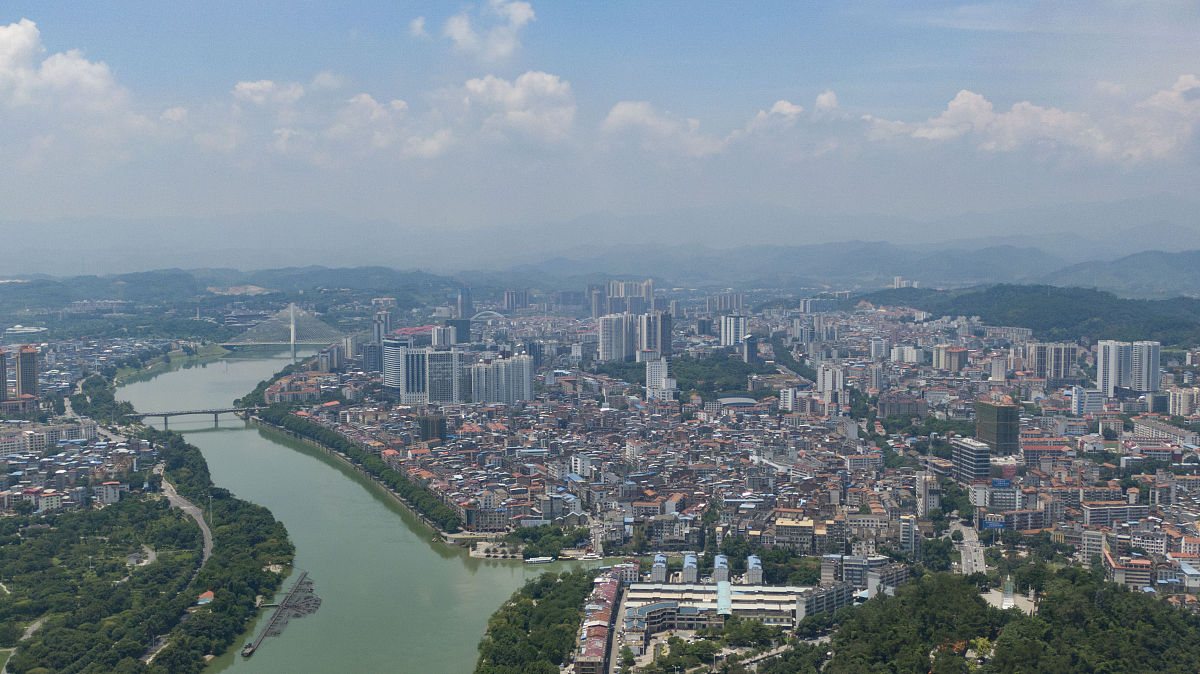 2019年8月6日,空中俯瞰广西百色市,山清水秀,生态秀美.