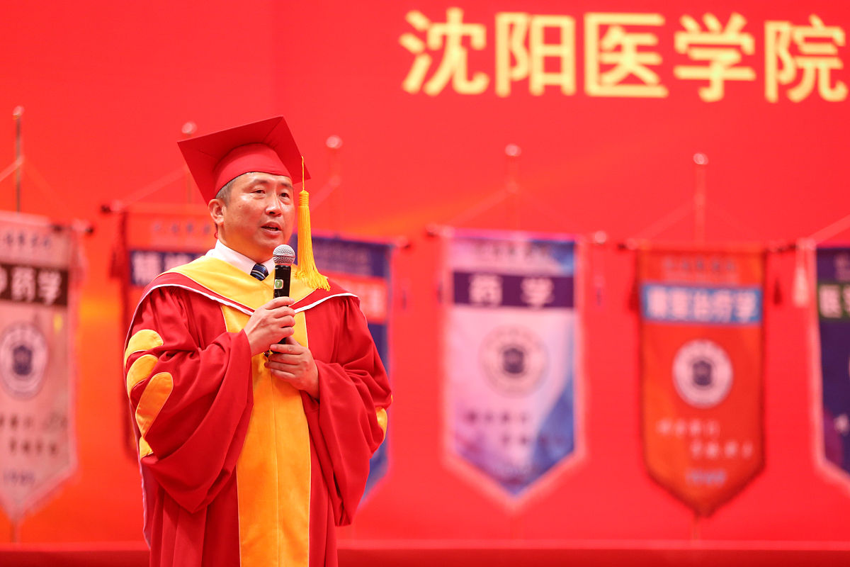 试用期的四个月我要感谢领导的栽培以此写一封信。