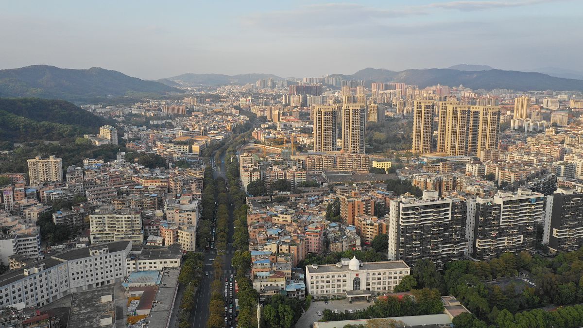 2019年1月30日,广州,黄昏时分,天空中出现美丽的晚霞,整个城市在晚霞