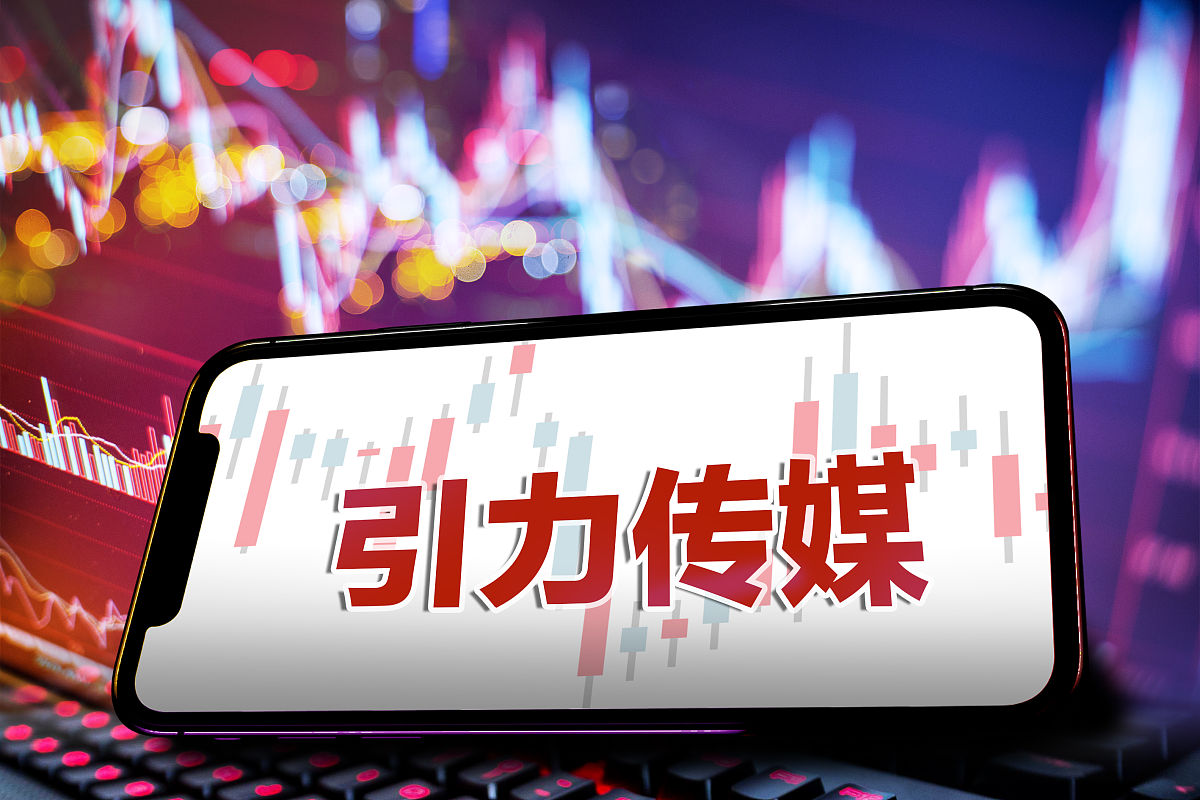 你将扮演新媒体专业大学生，解答此单选题：主播在介绍平台优惠及产品折扣时，可以描述诸多限制比如限时限量等利用的方法是(  )
A利用心理暗示
B利用损失厌恶
C利用蝴蝶效应
D利用锚点效应