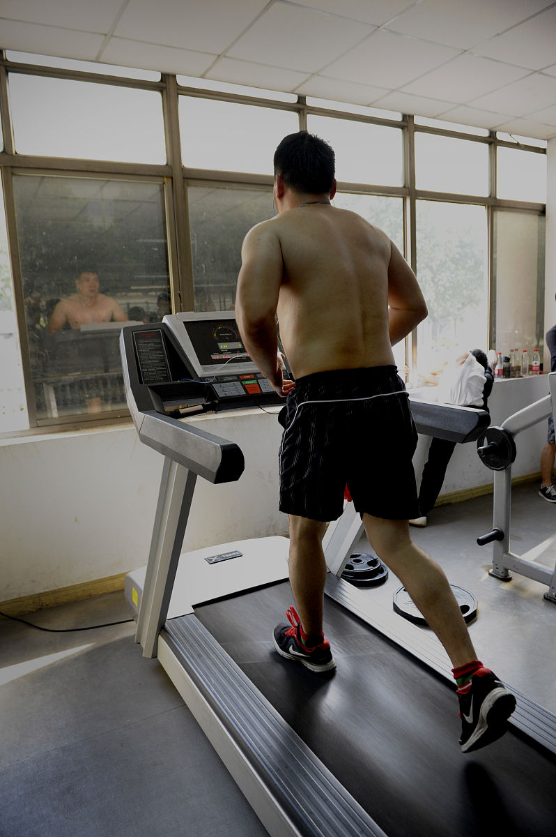 挺举200kg：谁拥有这样的力量？