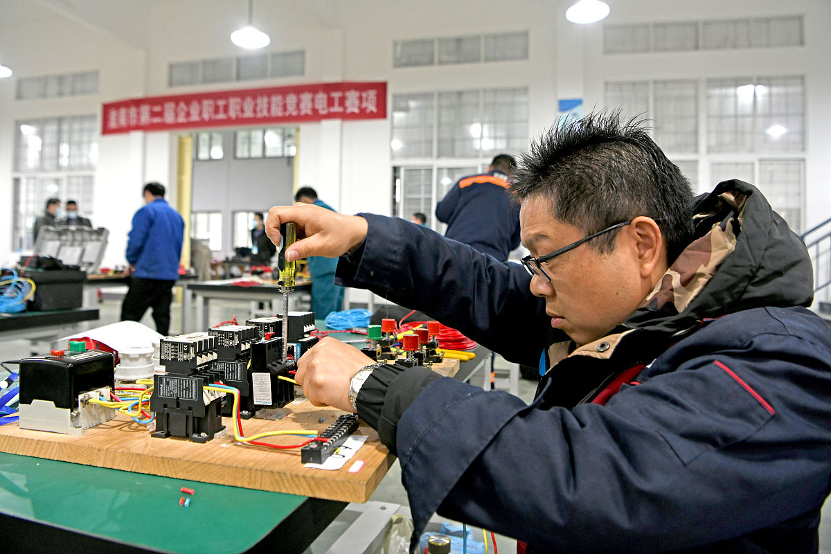 勉县职业教育中心数控技术应用专业怎么样？优势与不足分析