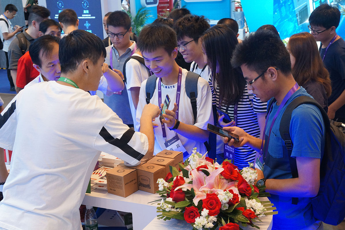 王者荣耀高校创业营：点燃梦想，成就未来！