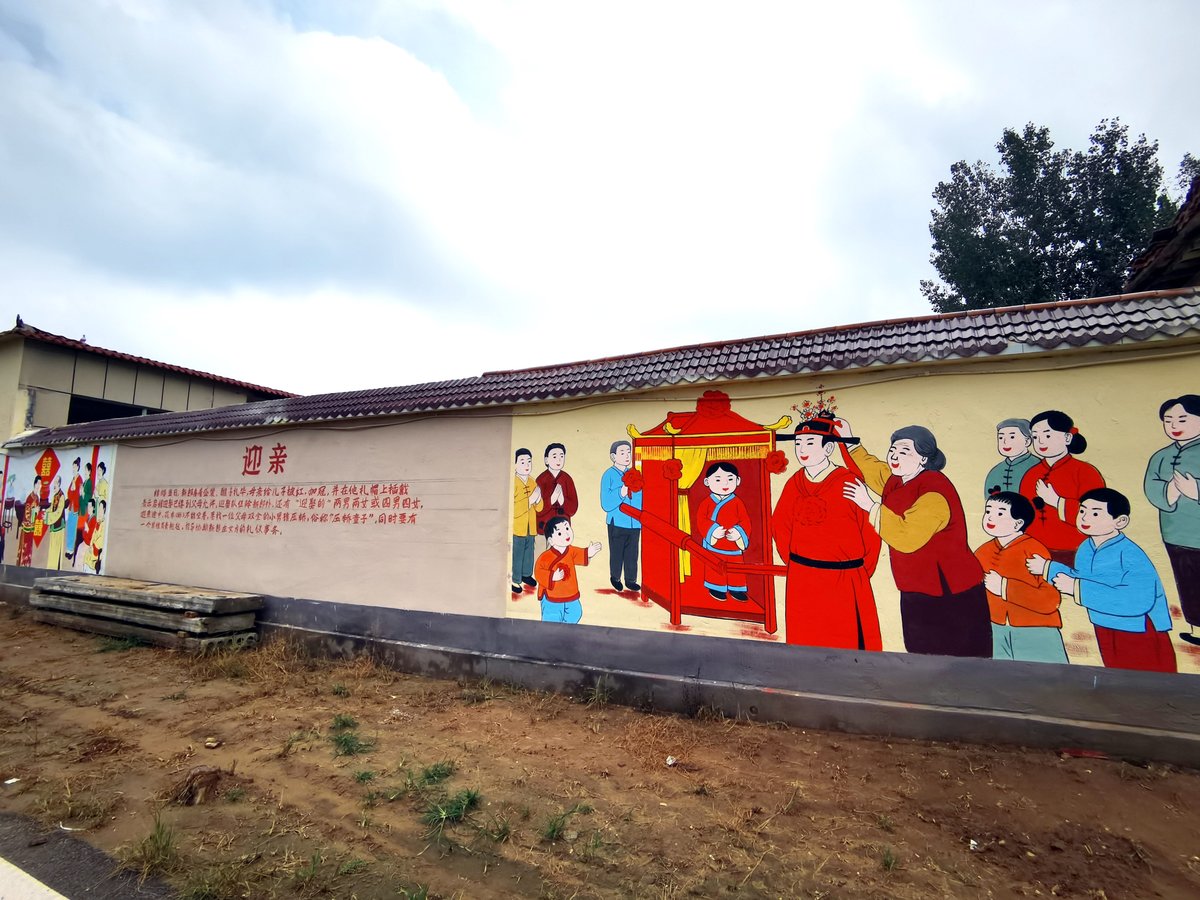 新南社区党员带领小朋友绘墙画，社区墙壁添亮色