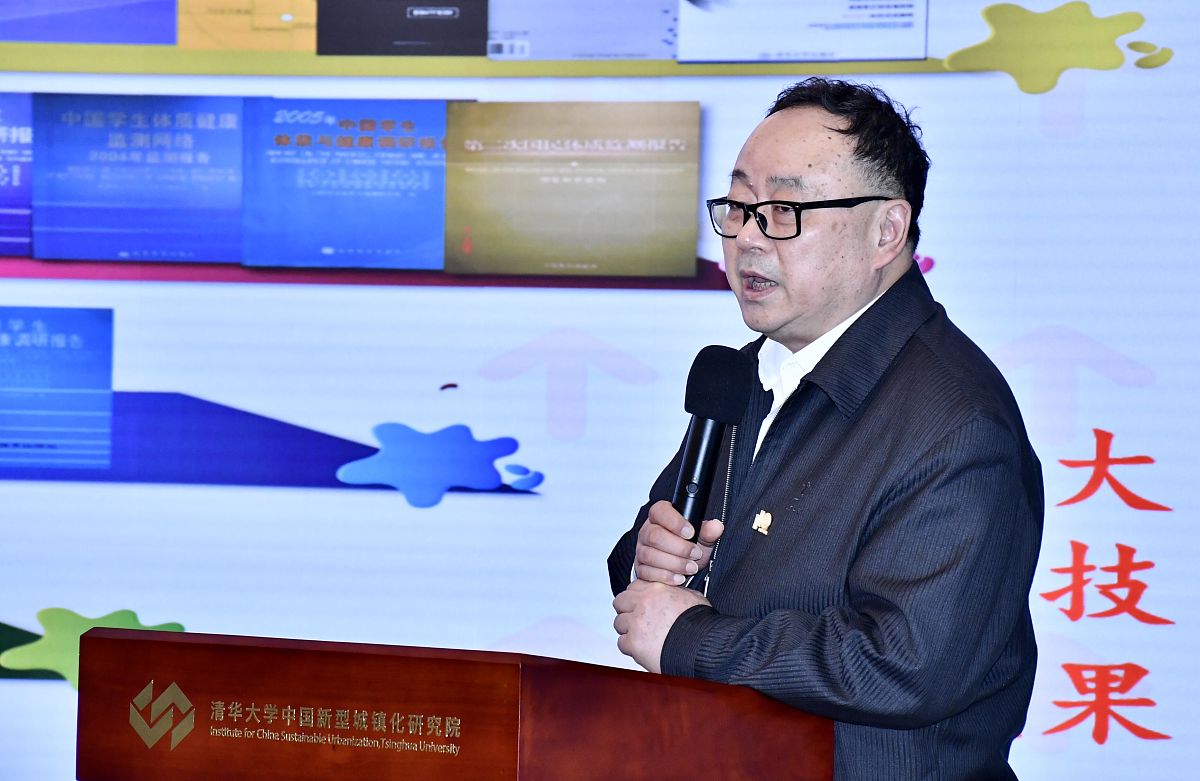 请推荐中国信息计量学方面研究的权威人物并简介其贡献