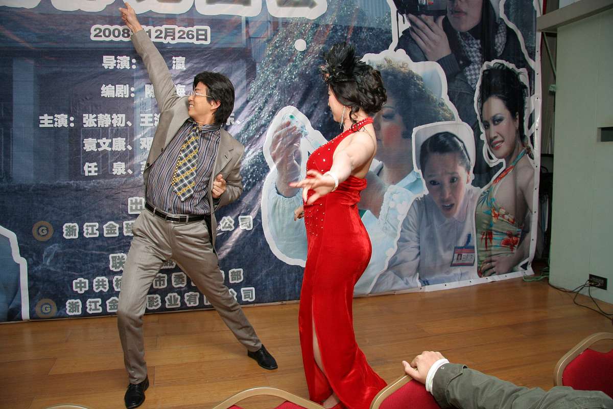 2008年12月26日,杭州,电影《a面b面》热拍.芙蓉姐姐  陈晓东+++_+++a