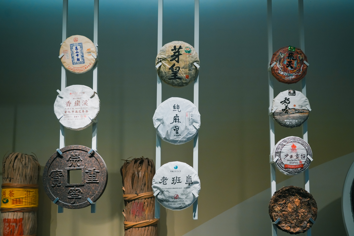 茯茶文化元素户外产品设计：以潮玩、茶具、工具提升用户文化体验