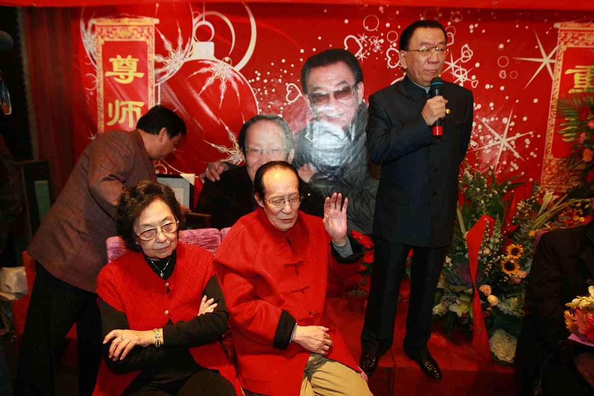 (!!摄影师要求网站可按日常价格下载,其他媒体报纸,周刊,杂志不低于20