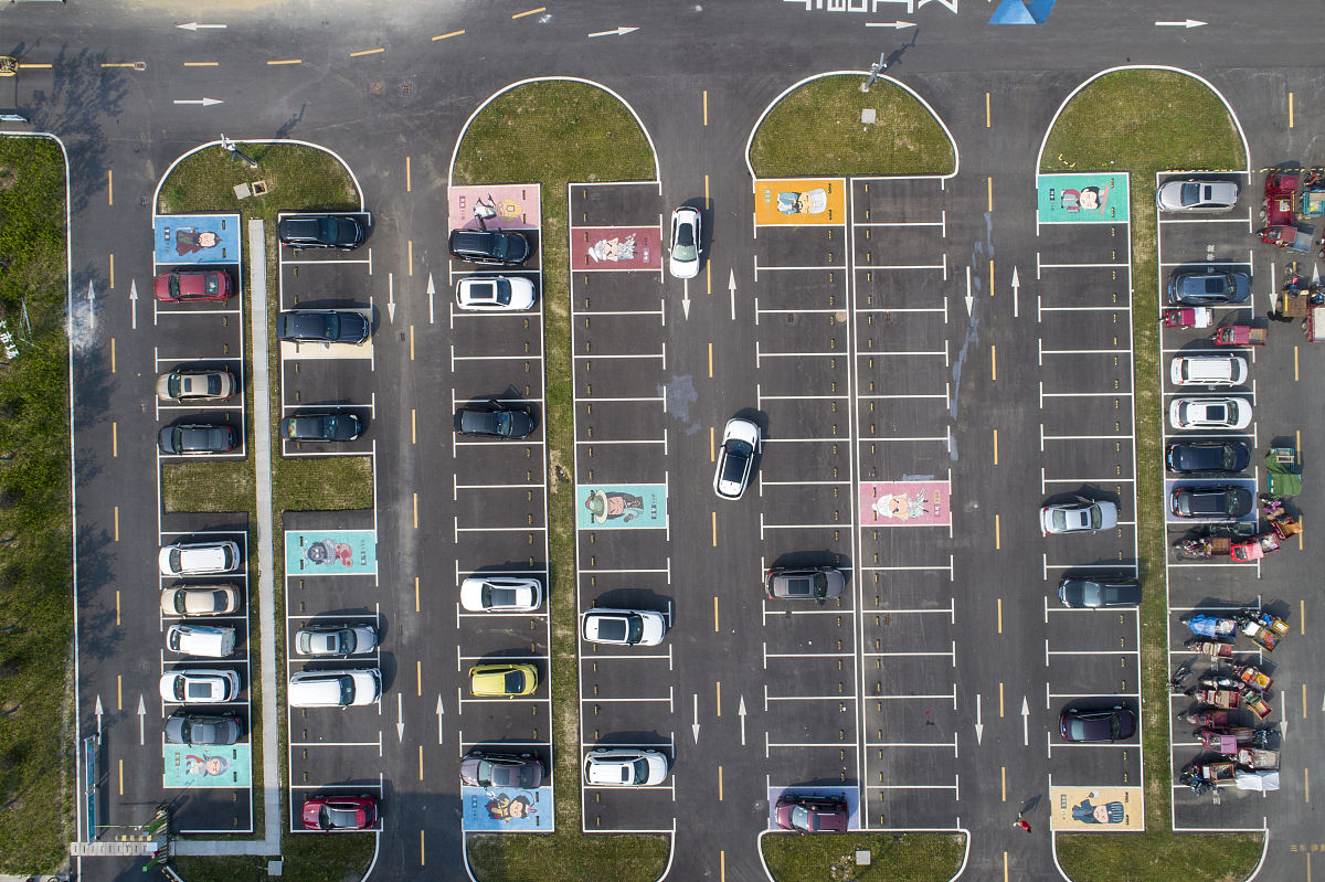 写一个500字的以道路场景语义分割为主题的专业实践计划包括文献调研、可行性论证、实验设计、实践相关报告与记录的撰写不要进行总结