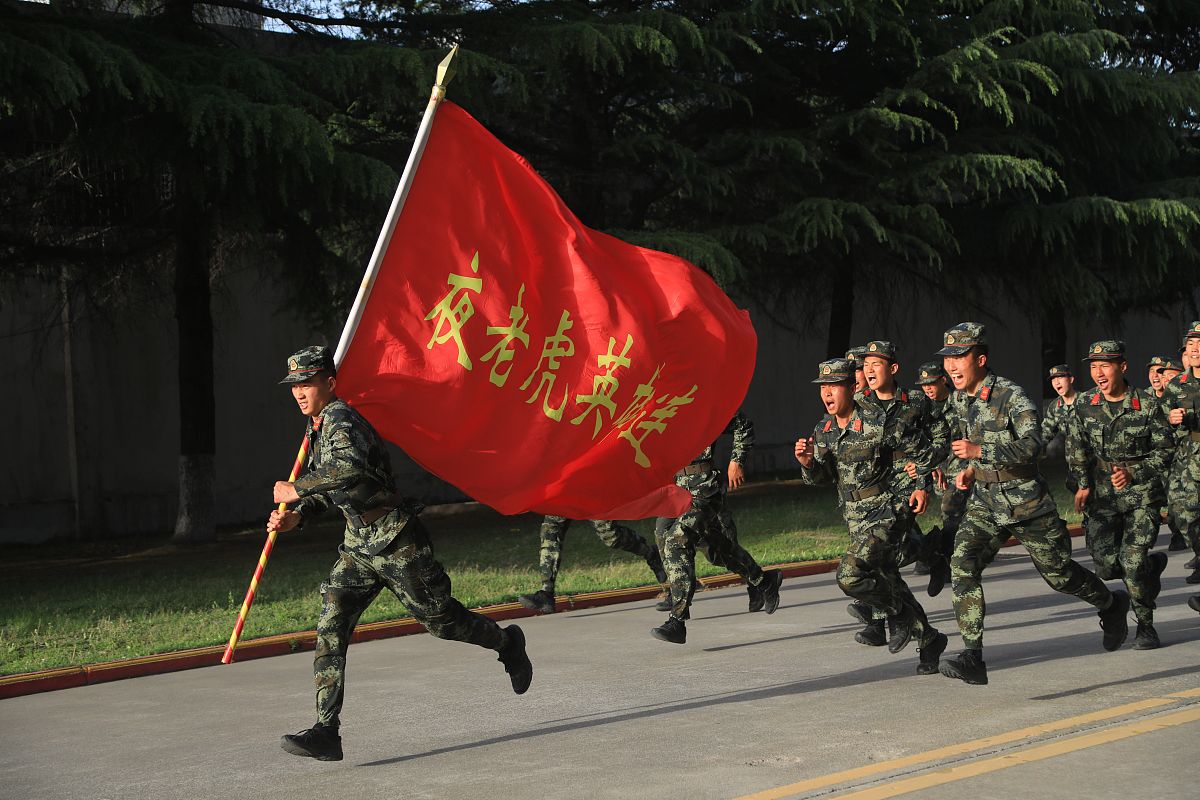 谈一谈老红军的长征精神对今天大学生的启示大学生如何为走好新长征路做出自己的贡献？