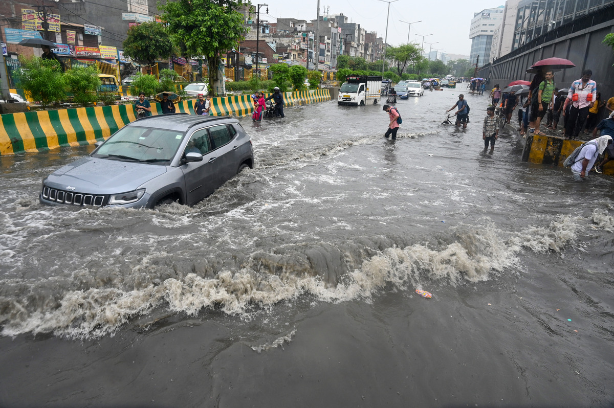 14级台风威力有多大？ - 摧毁建筑、引发洪水、造成损失