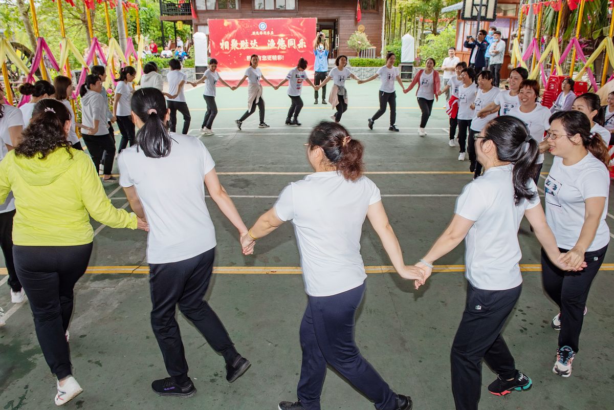 公司运动主题活动：提升员工健康、团队合作和幸福感