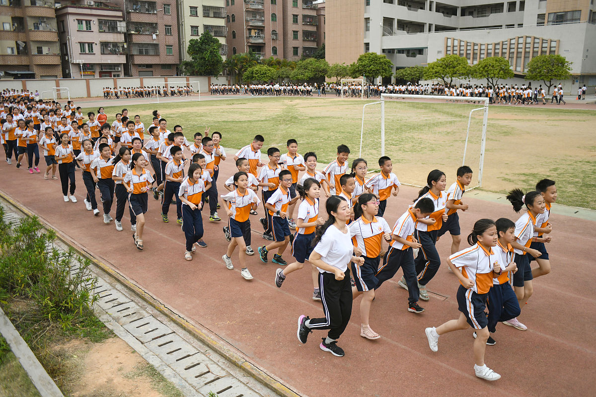 2021年4月25日,广东省东莞市,小学的大课间活动.