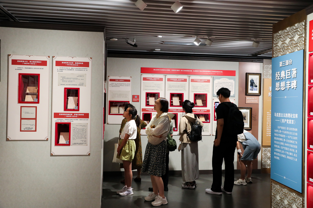 创意设计学院第二学生党支部近三年来均以做好基层党建工作为目标