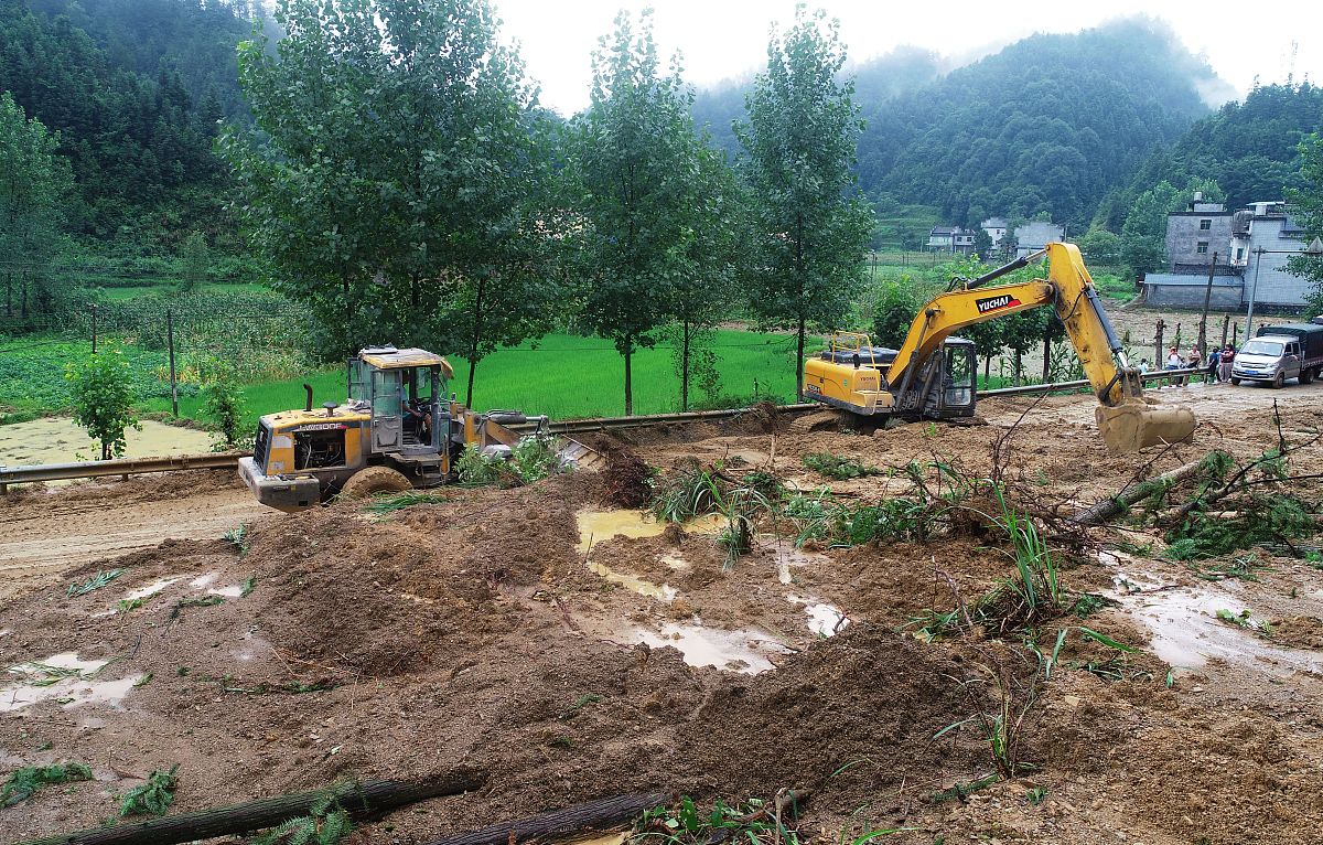 重庆乡村路修路需要老百姓出钱吗 用300字描述