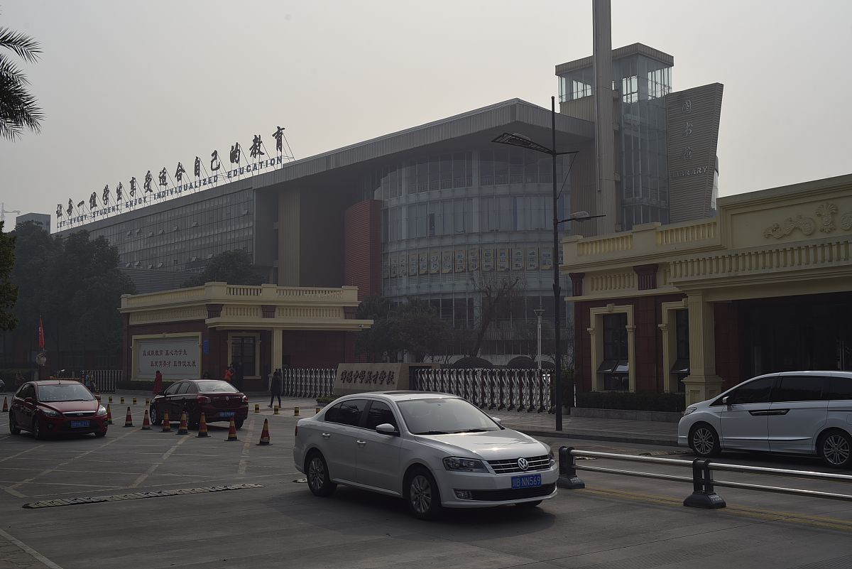 绵阳机电工程学校专业设置：机械、电子、自动化、管理等