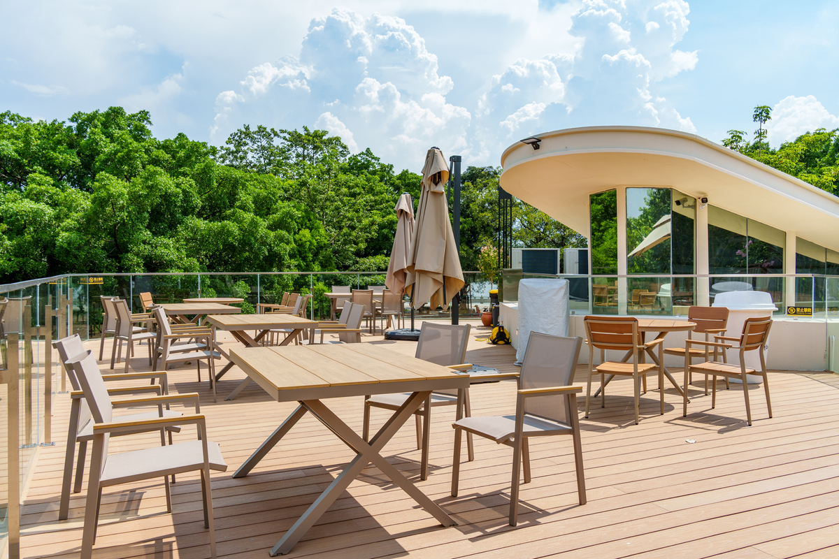 智能折叠天幕为你打造户外新潮流快来组织一次露天的party吧自由伸缩展开自带暖色灯效老式玻璃房闷热过时快打造户外露台智能开合拓展户外空间开合简单方便快捷 老人小孩都会操作轻松实现在家就能享受舒适生活邀好友知己体验花园美好小日子的文案