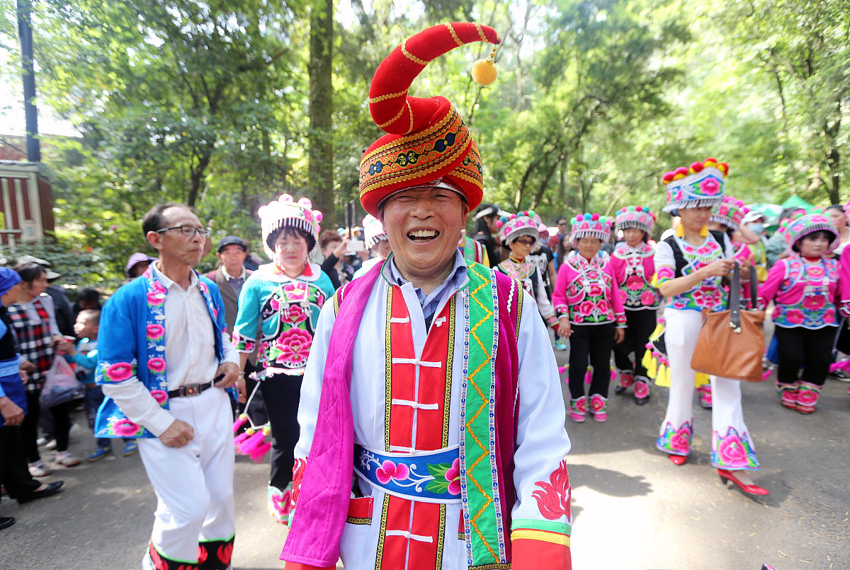       2016年4月9日,云南省昆明市, 三月三到耍西山,民俗文化魅力足.