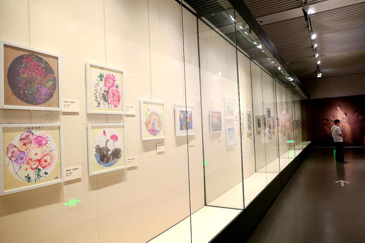 创作一篇60字的童诗以在白天星星找同伴开头要求幽默有趣