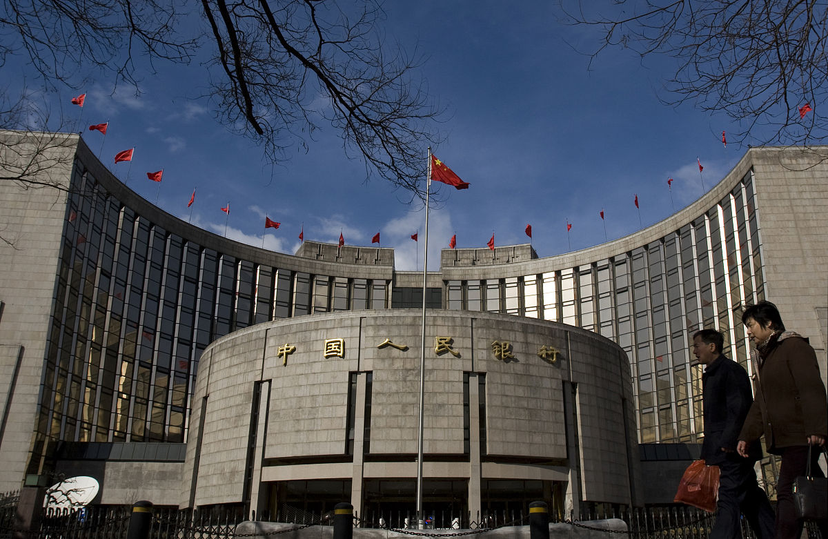 ①A、B两个公司他们在金融市场融资的成本如下表所示：假设现在A、B两公司都希望借入1000万美元A与B签订互换协议协议规定A公司同意向B公司支付本金为1000万美元的以9固定利率计算的利息。B公司同意向A公司支付本金为1000万美元的以LIBOR+035浮动利率计算的利息。