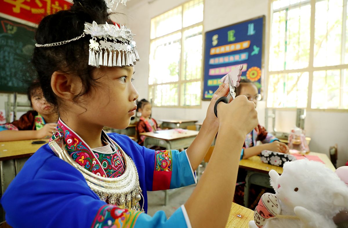 三都县职教中心民族织绣专业怎么样？就业前景好吗？