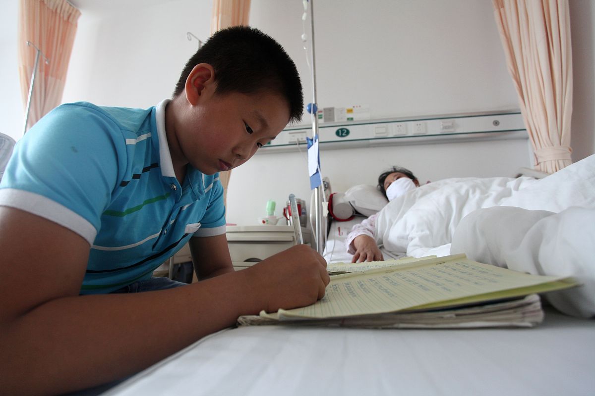 父亲住院如何回复老师？